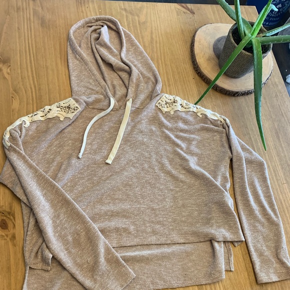 ✨dolman sleeve nude cropped crochet sweatshirt✨ - Picture 1 of 1